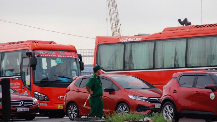 Ngày đầu nghỉ lễ Quốc khánh 2/9, nhiều cửa ngõ của TP.HCM kẹt xe